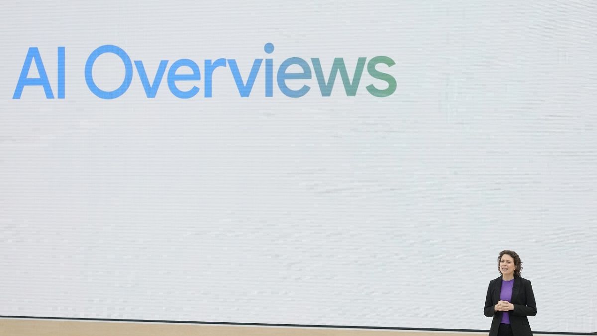 Robot và con người làm việc cùng nhau trong môi trường hiện đại