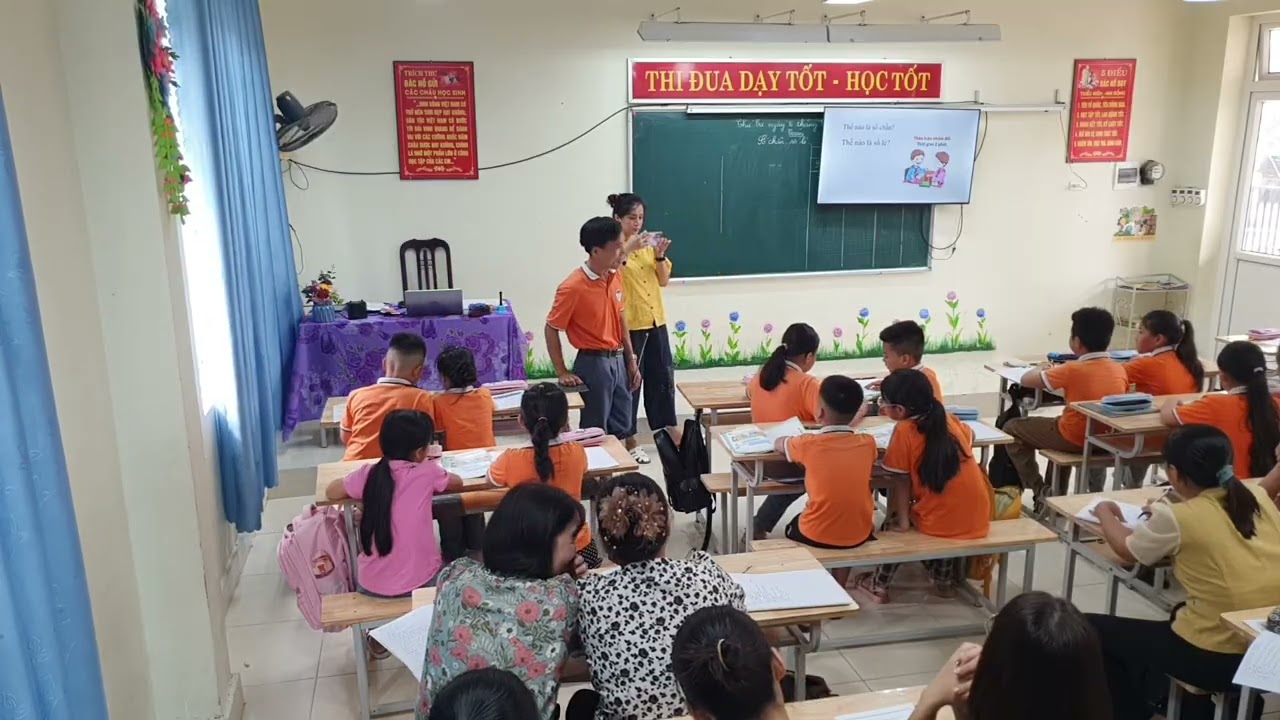 Chuyên đề sử dụng AI trong dạy học môn Toán lớp 4 của Trường TH Phương Tú -  GV Hoàng Văn Hoa