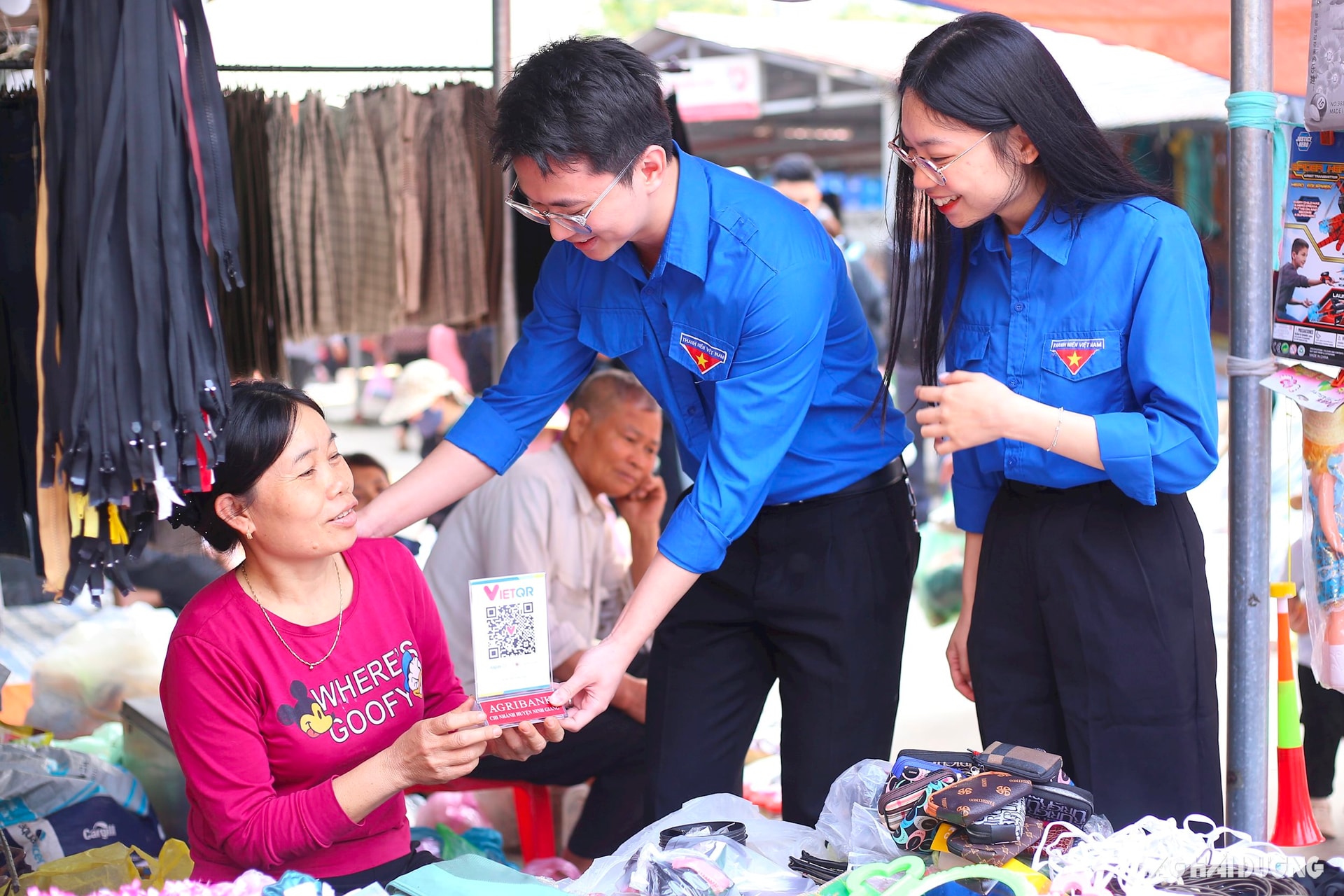 Sức trẻ trong phong trào 'Bình dân học vụ số'