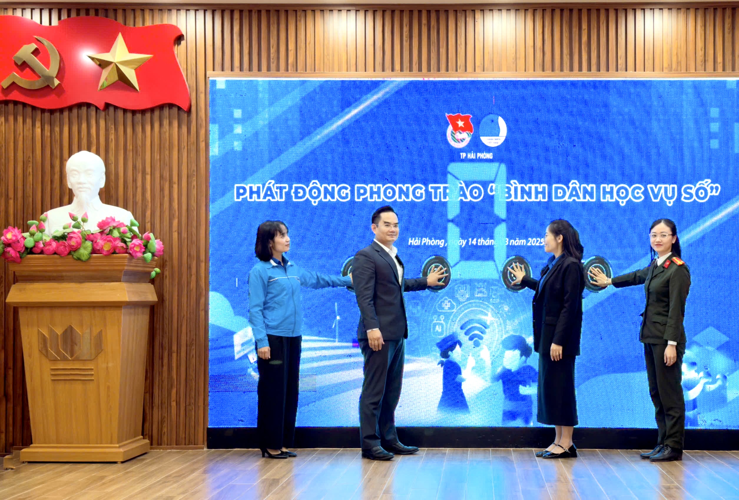 Đoàn Thanh niên thành phố phát động triển khai phong trào “Bình dân học vụ  số”